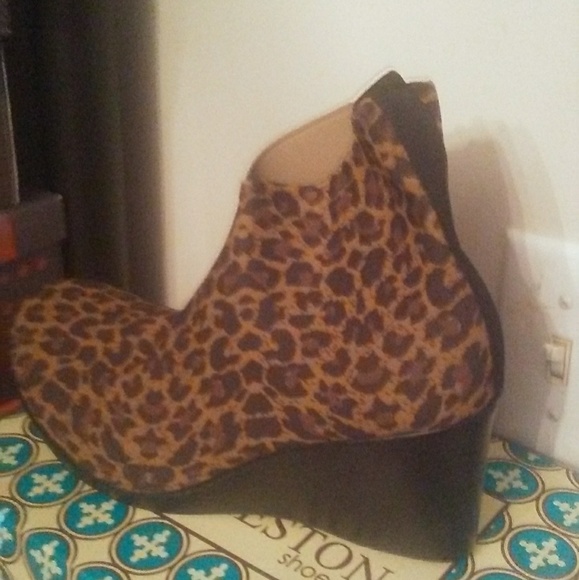 CHARLESTON SHOE CO. Women’s wedged heel - Picture 3 of 3